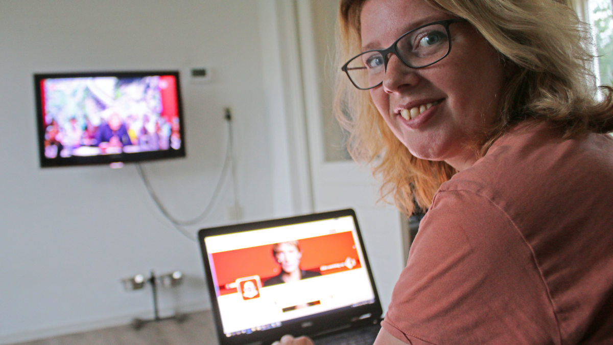 Margaret kijkt De Wereld Draait Door en zet Twitter in als second screen.